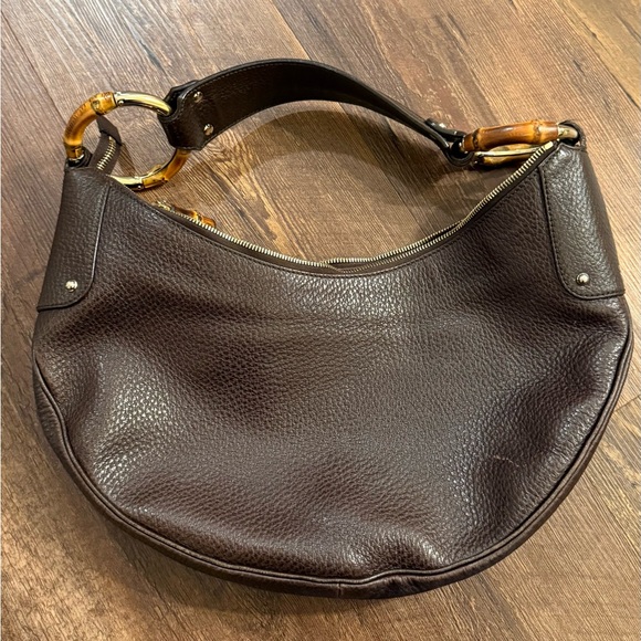 VINTAGE Gucci Brown Leather Shoulder Bag with Bamboo Handles - Picture 2 of 16